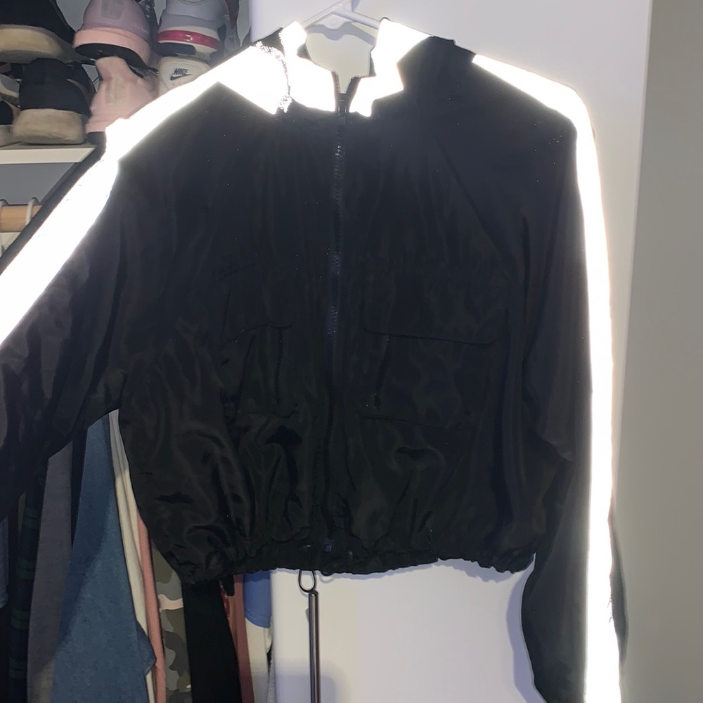 Reflective wind breaker